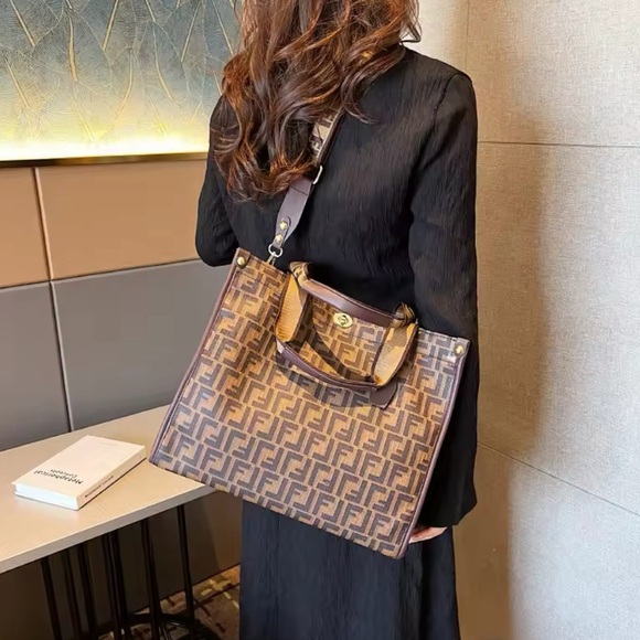 2024 New Trendy Versatile Large Capacity Tote Bag Letter Printed Crossbody Bag. - Picture 3 of 3